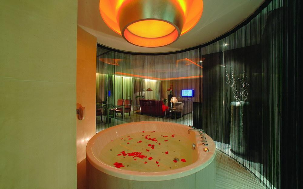 Logosun Hotel Ухань Экстерьер фото